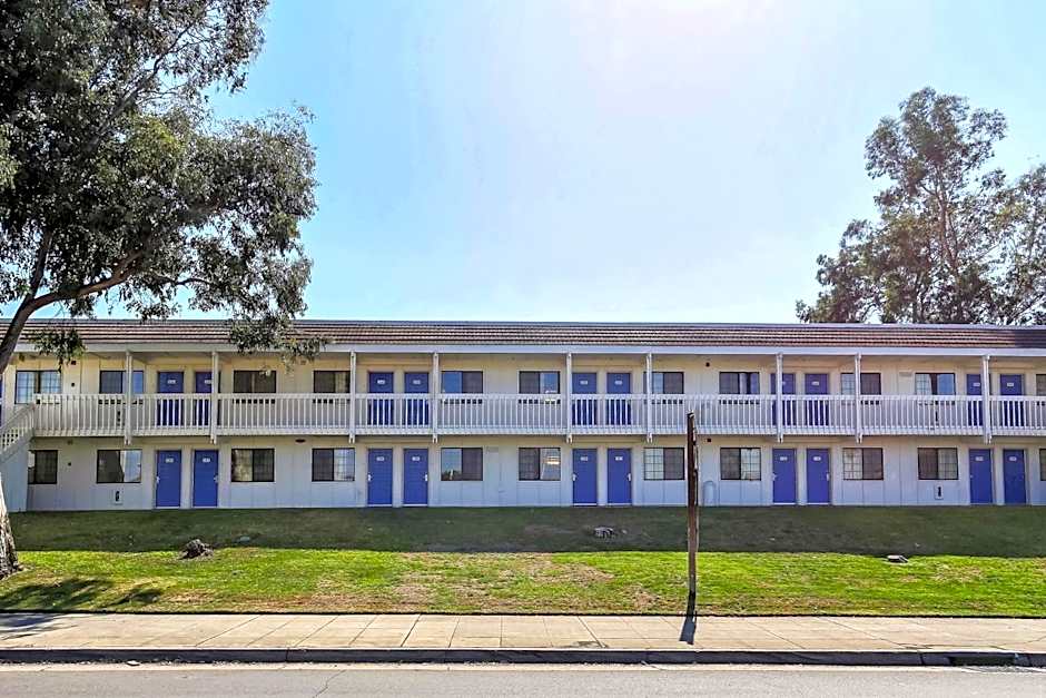 Super 8 by Wyndham Livermore