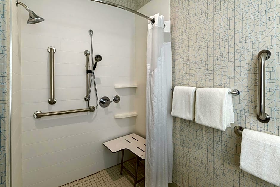 Holiday Inn Express Lawrence By IHG