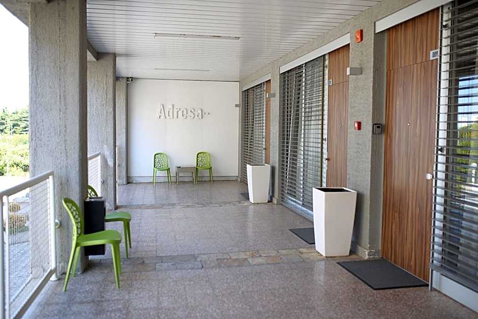 Adresa Suites