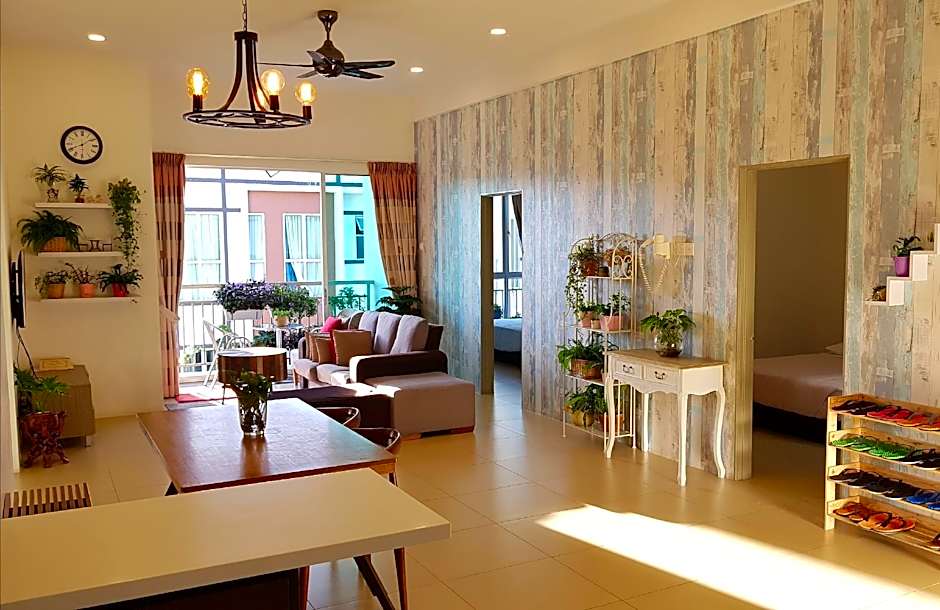 Spacious 4 Bedroom @ Secret Garden, Night market