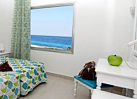 One-Bedroom Apartment with Sea View