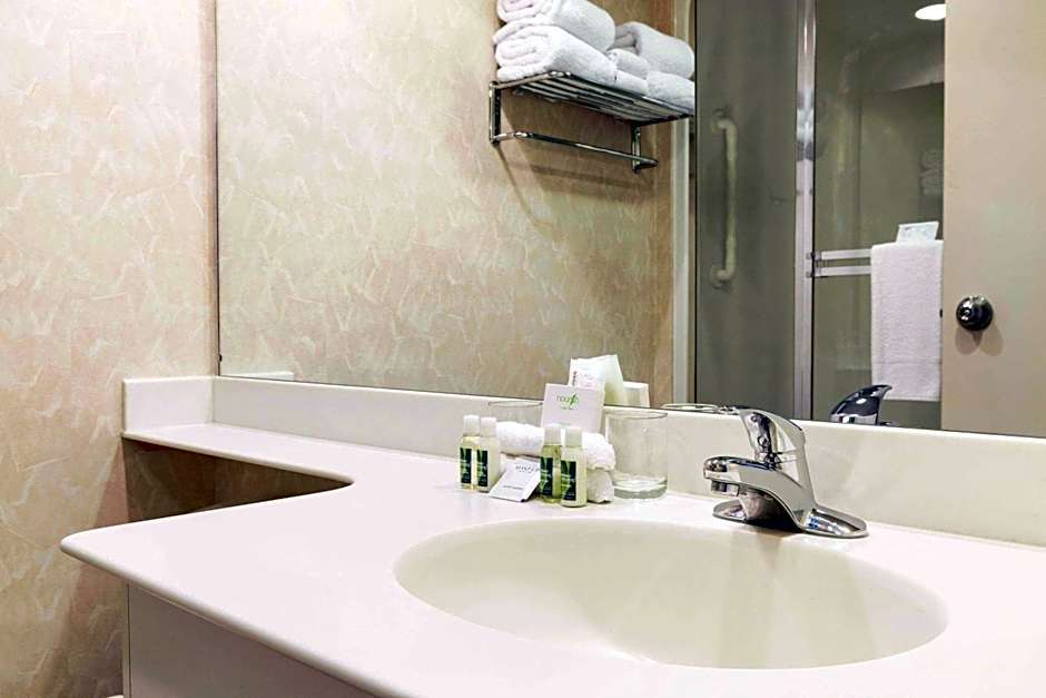 Travelodge by Wyndham Spruce Grove