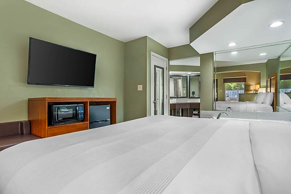 Quality Inn & Suites near Panama City Beach