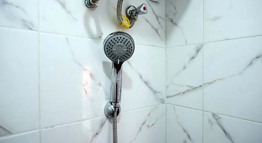 RedDoorz near Kawasan Simpang Lima Area