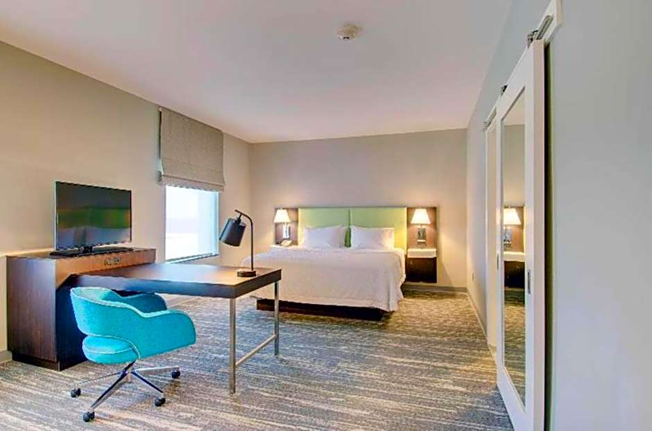 Hampton Inn & Suites Boston/Stoughton
