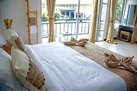 Deluxe Double Room with Bathtub