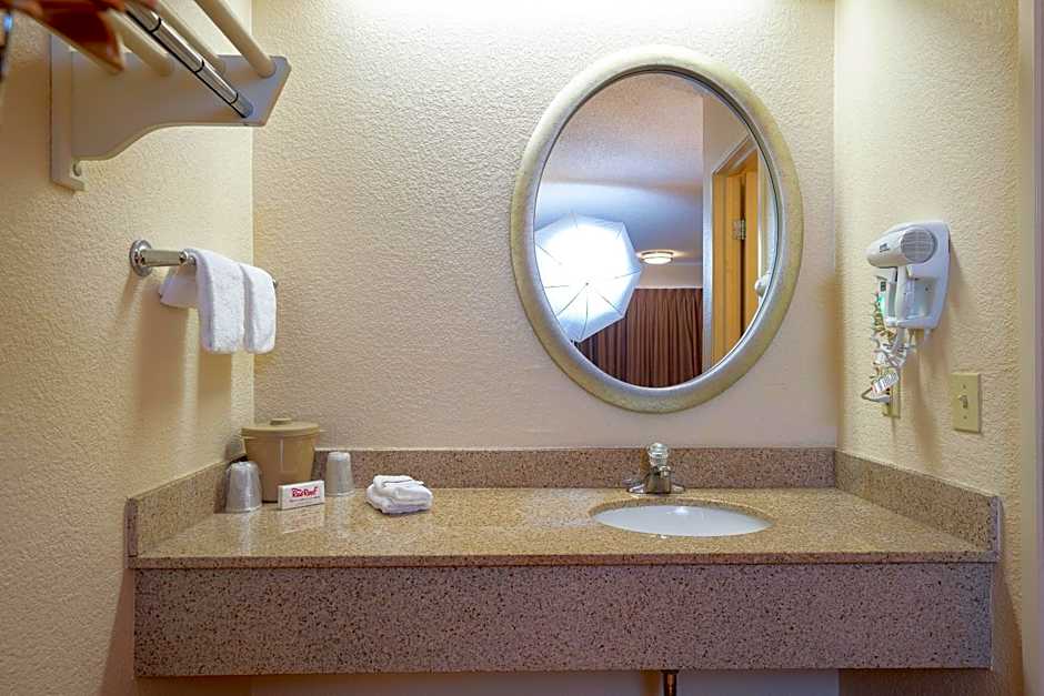 Red Roof Inn Louisville Expo Airport