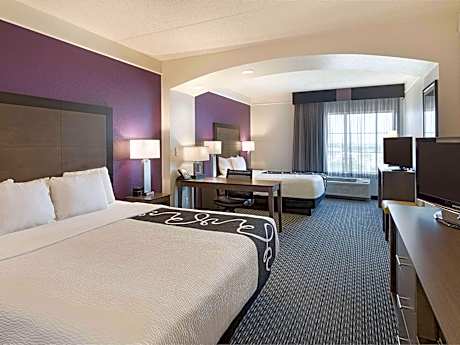 Deluxe Quadruple Room - Non-Smoking