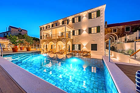 Hotel Brattia, Adults Only