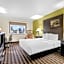Super 8 by Wyndham La Crosse