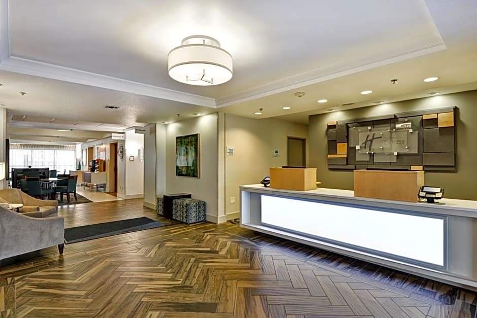 Holiday Inn Express Hotel & Suites Milwaukee-New Berlin By IHG