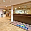 Days Inn & Suites by Wyndham Bridgeport - Clarksburg