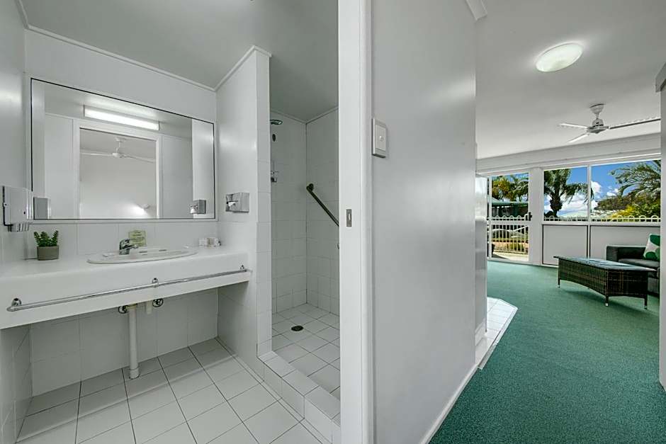 Reef Adventureland Motel