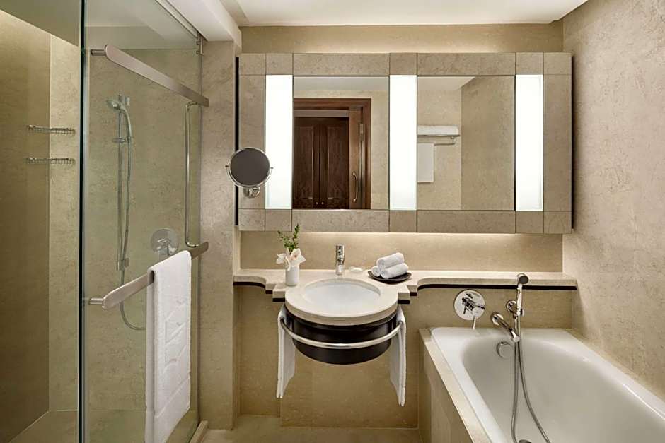 Photo 1 of 3 of Horizon Club Executive 1 King Bed
