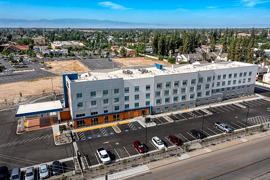 Hampton Inn & Suites Bakersfield Central