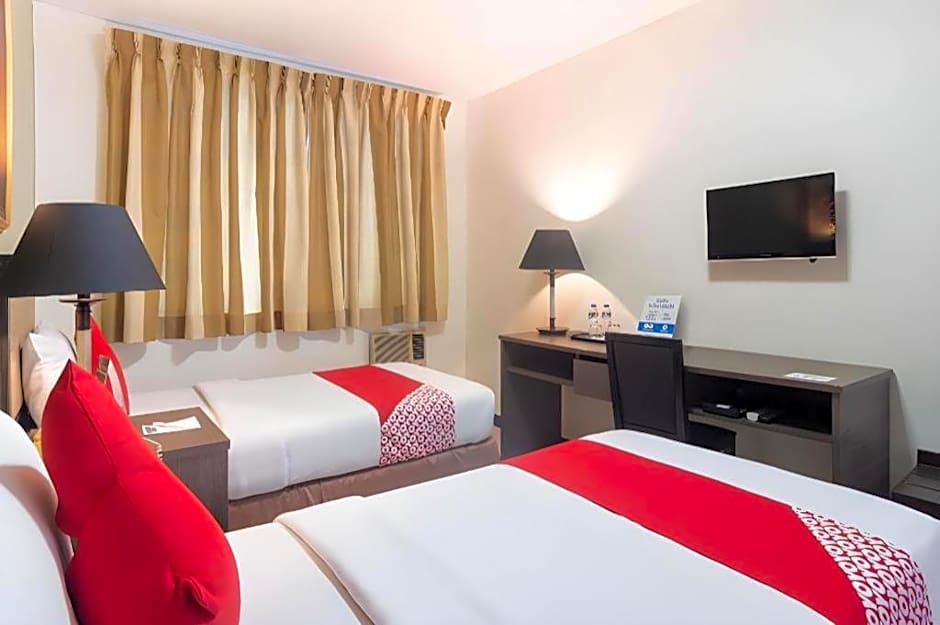 OYO 187 The Maxwell Hotel