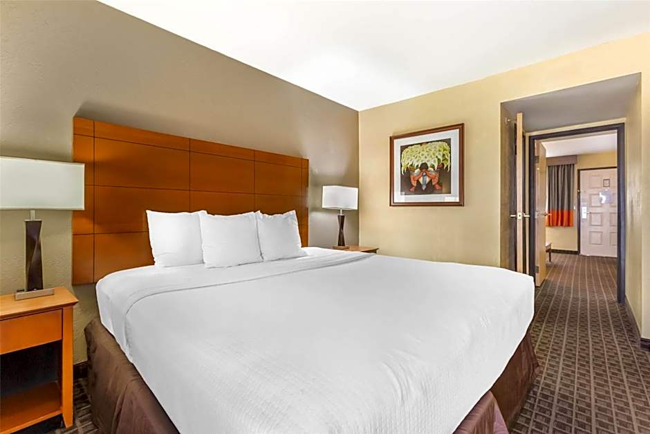 Best Western Plus Scottsdale Thunderbird Suites