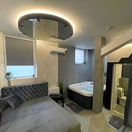 King Suite with Spa Bath