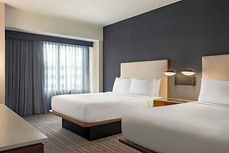 Queen Room with Two Queen Beds, Limited View and Roll-in Shower - Mobility Accessible