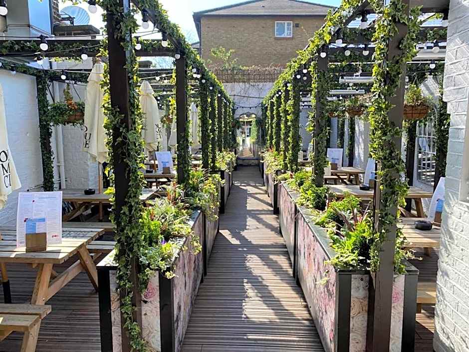 The Duchess Belle Hotel