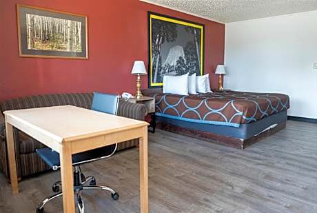 Deluxe King Room - Non-Smoking