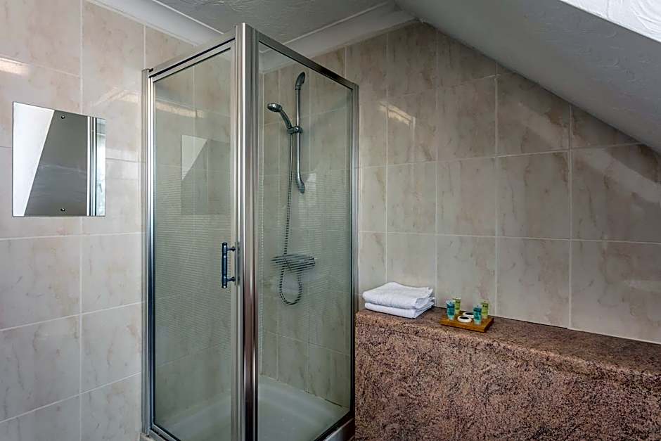 Roydon Marina Village Hotel