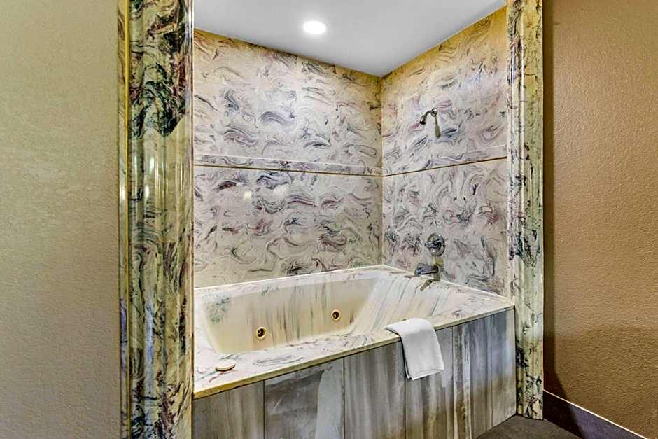 Super 8 by Wyndham Dickson