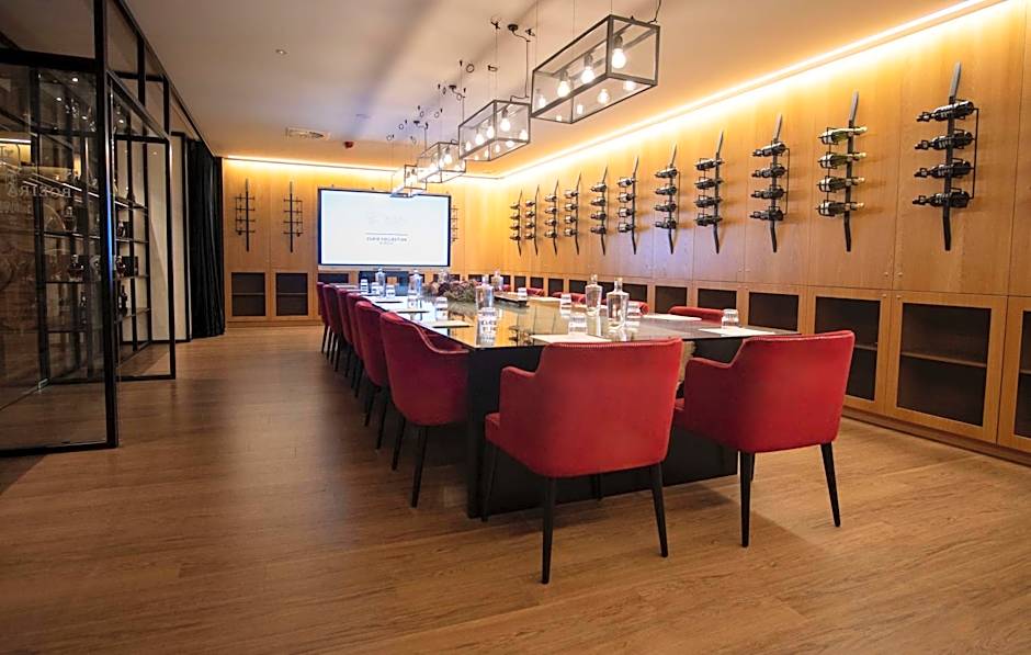 Curio Collection by Hilton Boeira Garden Hotel Porto, Portug