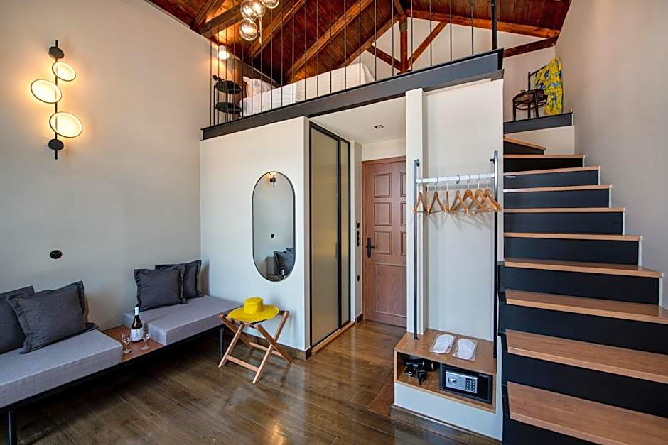 Mosaic Venetian Harbour Suites