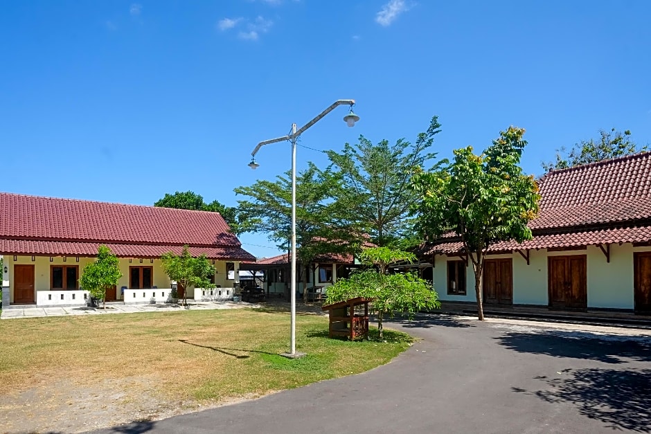 RedDoorz Syariah near Alun Alun Wonosari