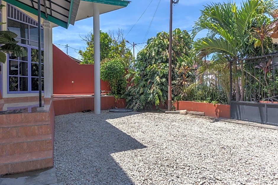 SPOT ON 2063 Bethania Residence