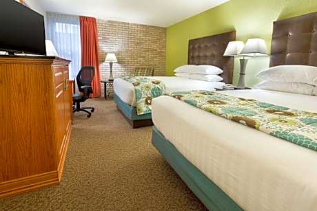 Deluxe Queen Room with Two Queen Beds - Hearing Accessible