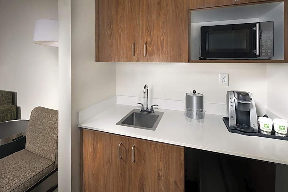 Holiday Inn & Suites Arden-Asheville Airport By IHG