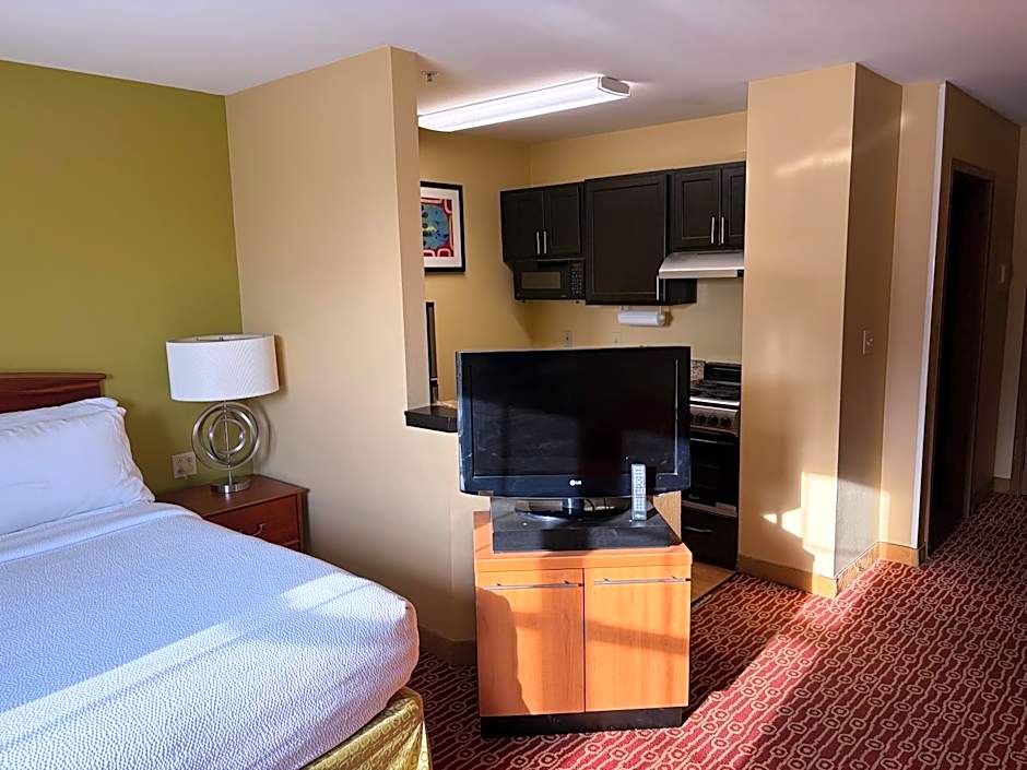 MainStay Suites Bloomington near University