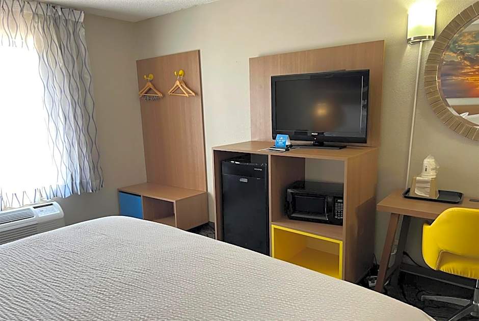 Days Inn by Wyndham Des Moines-West Clive