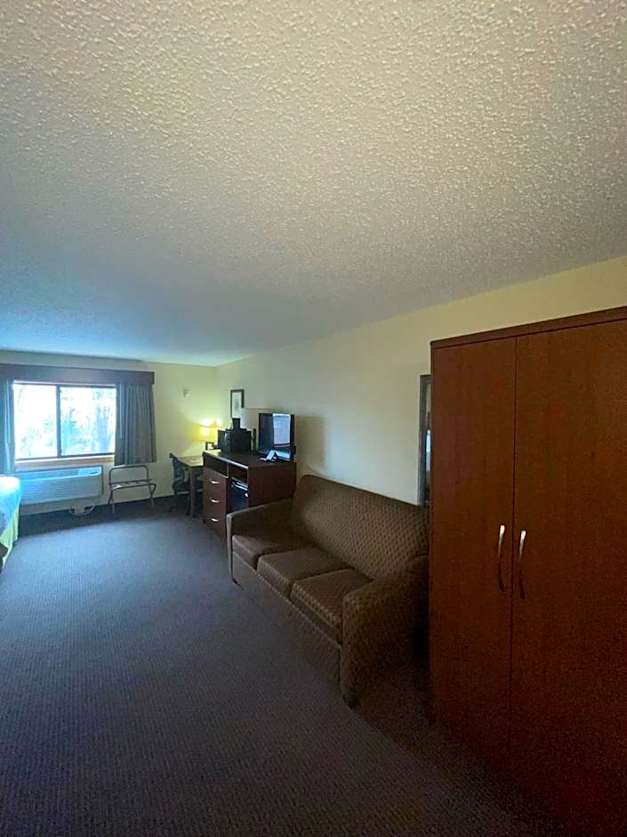 Cobblestone Hotel & Suites - Wisconsin Rapids