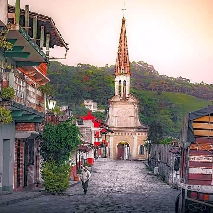 SANTUARIO DE DIOS estacionamiento gratis