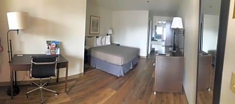 DELUXE, QUEEN BED, COURTYARD AREA