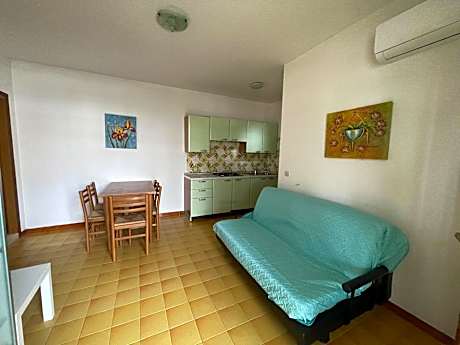 Flat with shared garden 200 metres from the sea