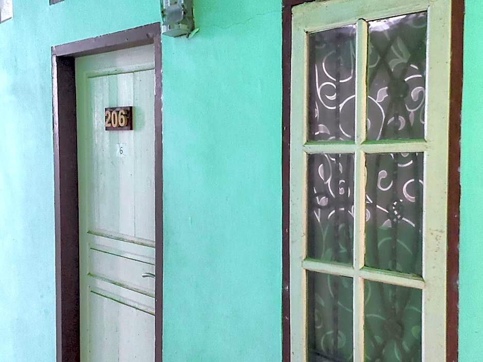 Johje Guest House Medan Mitra RedDoorz