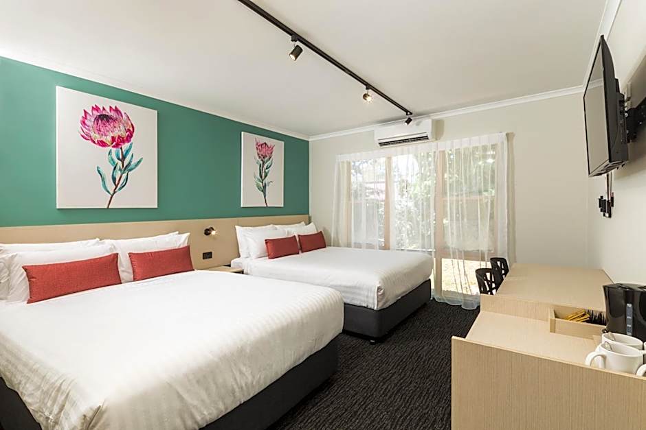 Nightcap At Balaclava Hotel