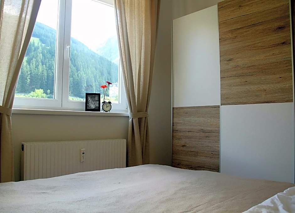 Residenz Lothringen by AlpenTravel