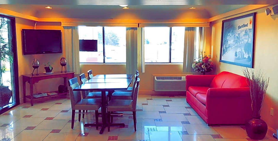 Super 8 by Wyndham Hartford