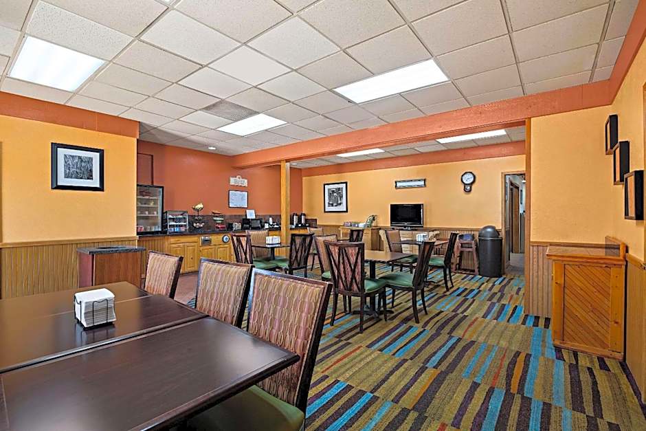 Rodeway Inn McPherson East