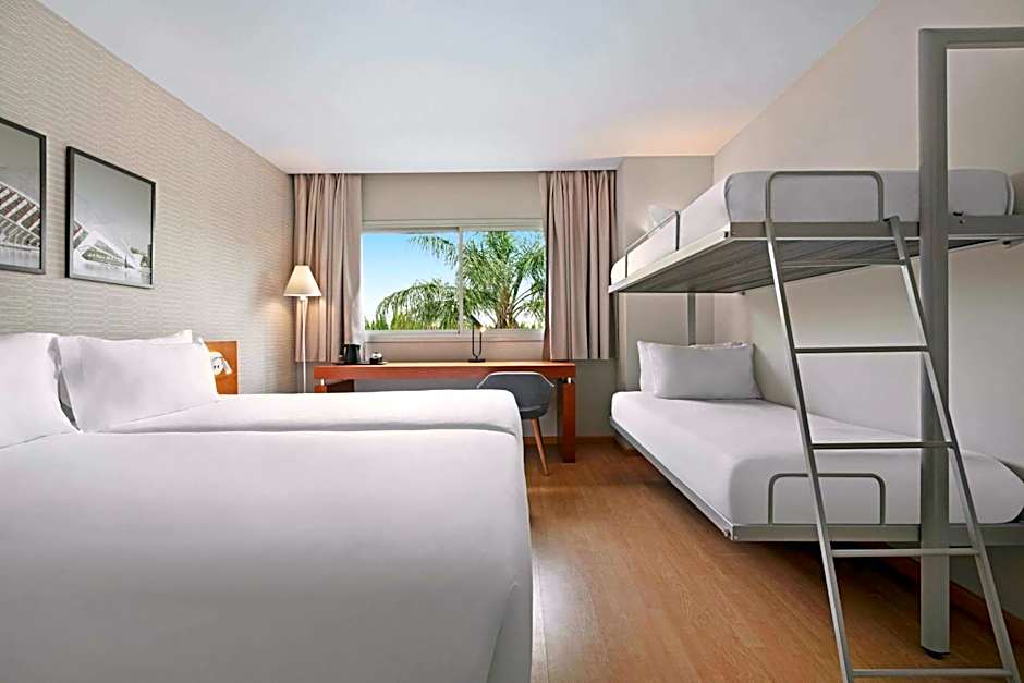 Ramada by Wyndham Valencia Almussafes