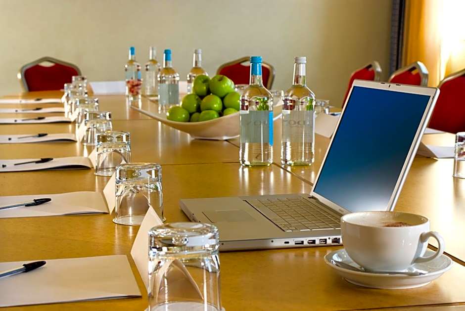 Crowne Plaza Liverpool - John Lennon Airport By IHG