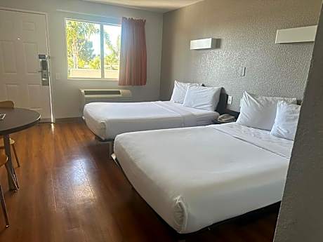 Quadruple Room - Non-Smoking