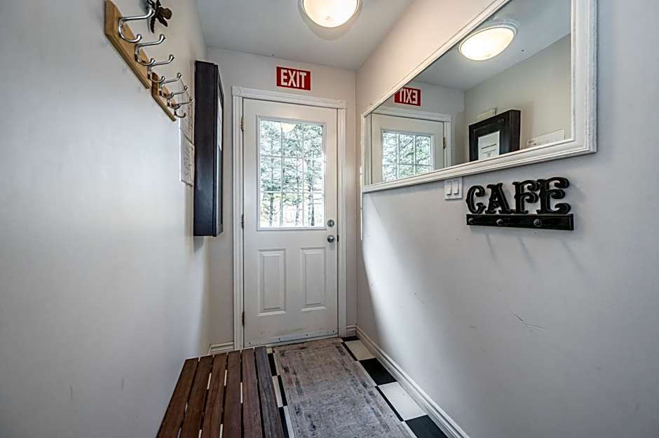 Serene Lakefront Retreat Explore & Unwind