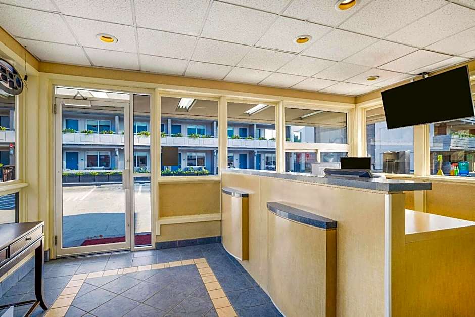 Travelodge by Wyndham Niagara Falls at the Falls