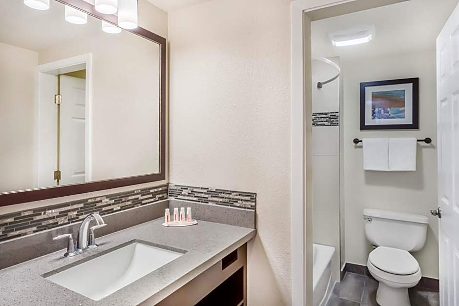 Days Inn by Wyndham Monterey Downtown